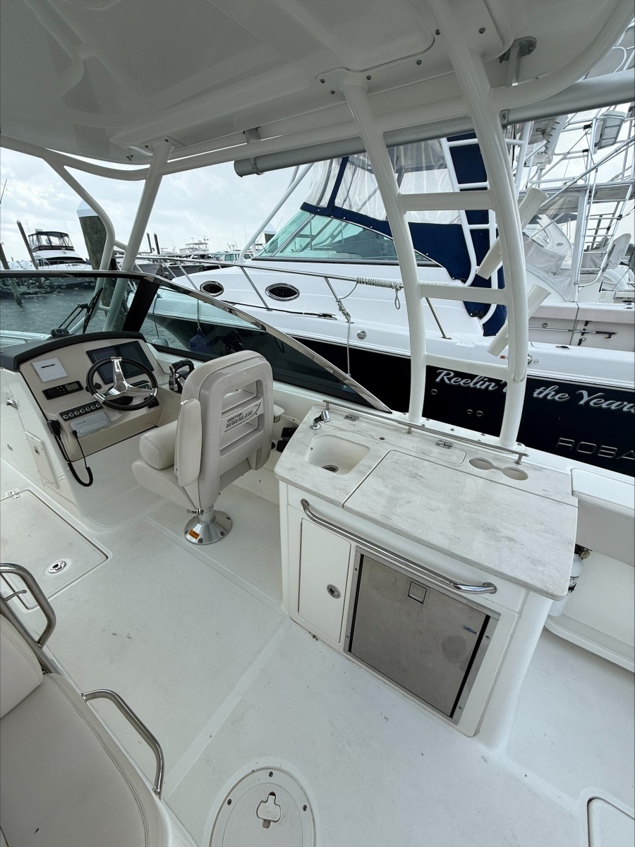 2019 Boston Whaler 270 Vantage