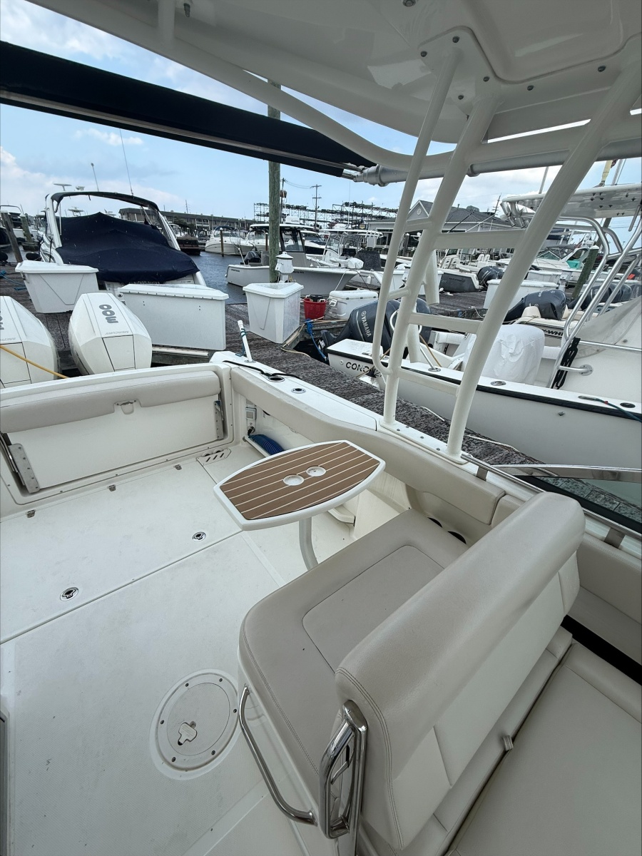2019 Boston Whaler 270 Vantage