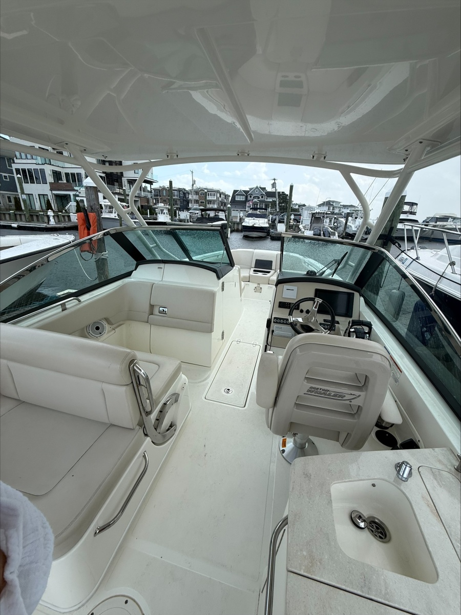 2019 Boston Whaler 270 Vantage