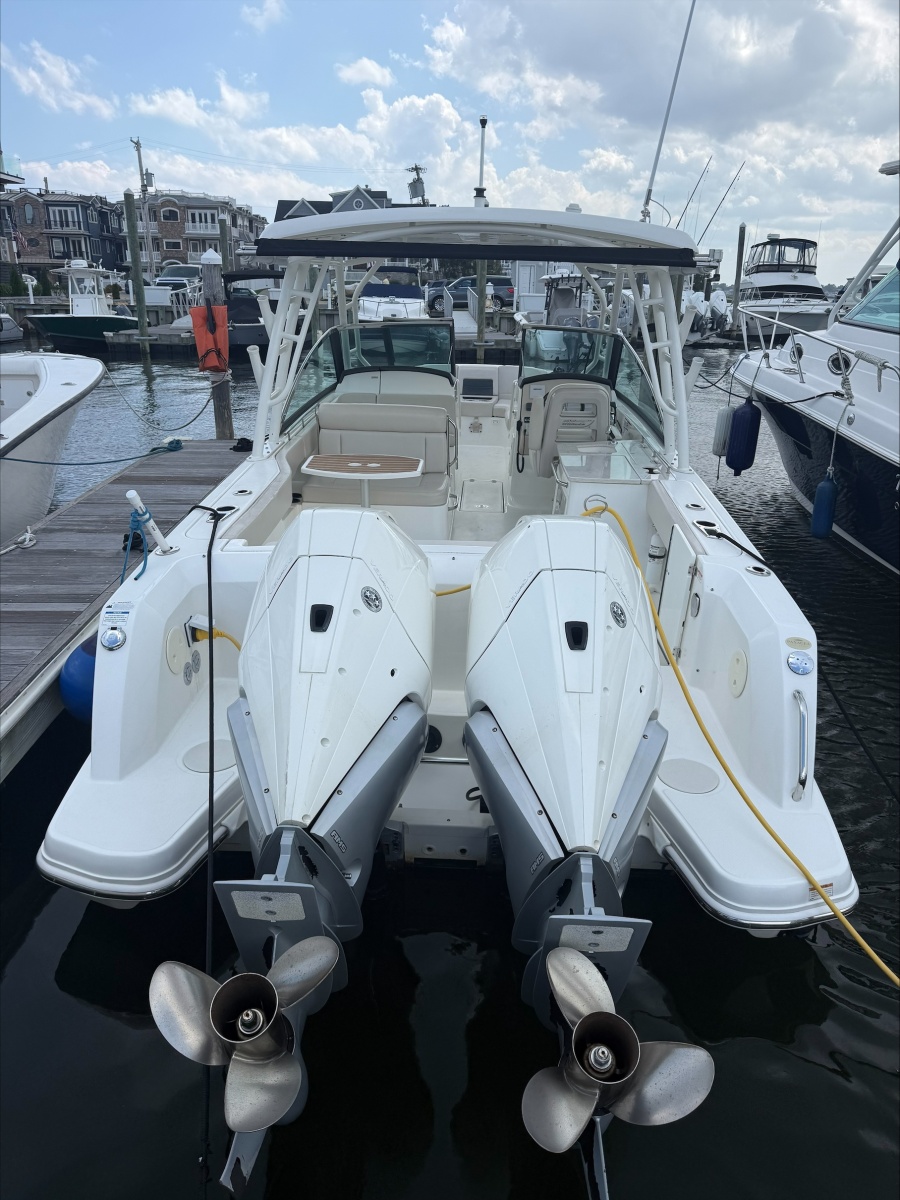 2019 Boston Whaler 270 Vantage