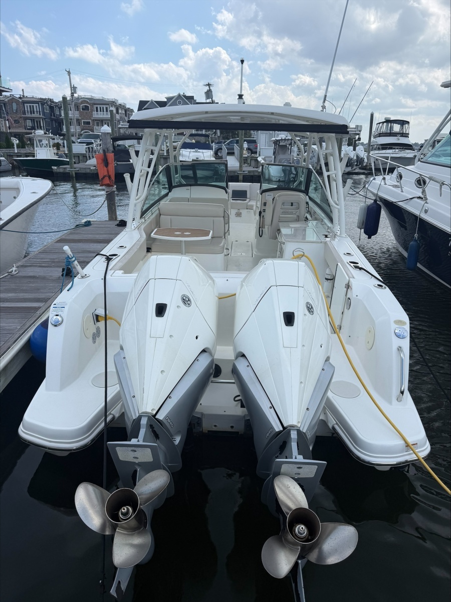 2019 Boston Whaler 270 Vantage