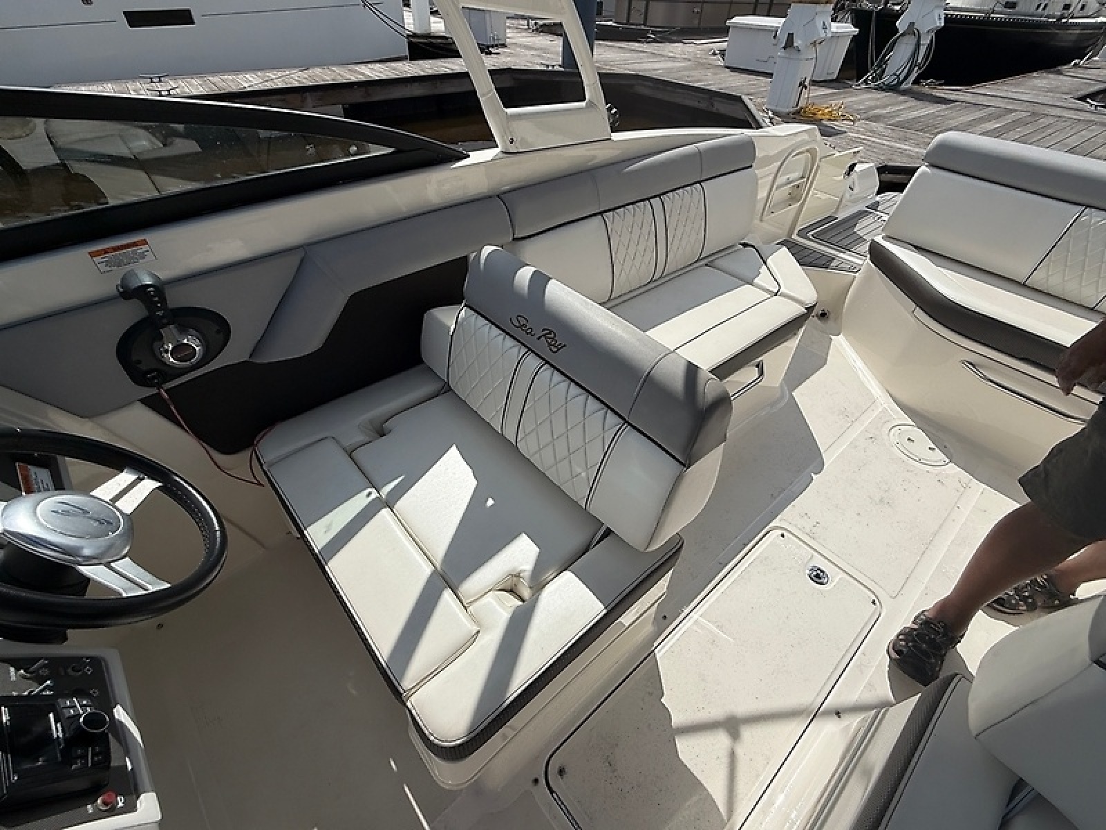 2017 Sea Ray SDX 270 — 0005843571