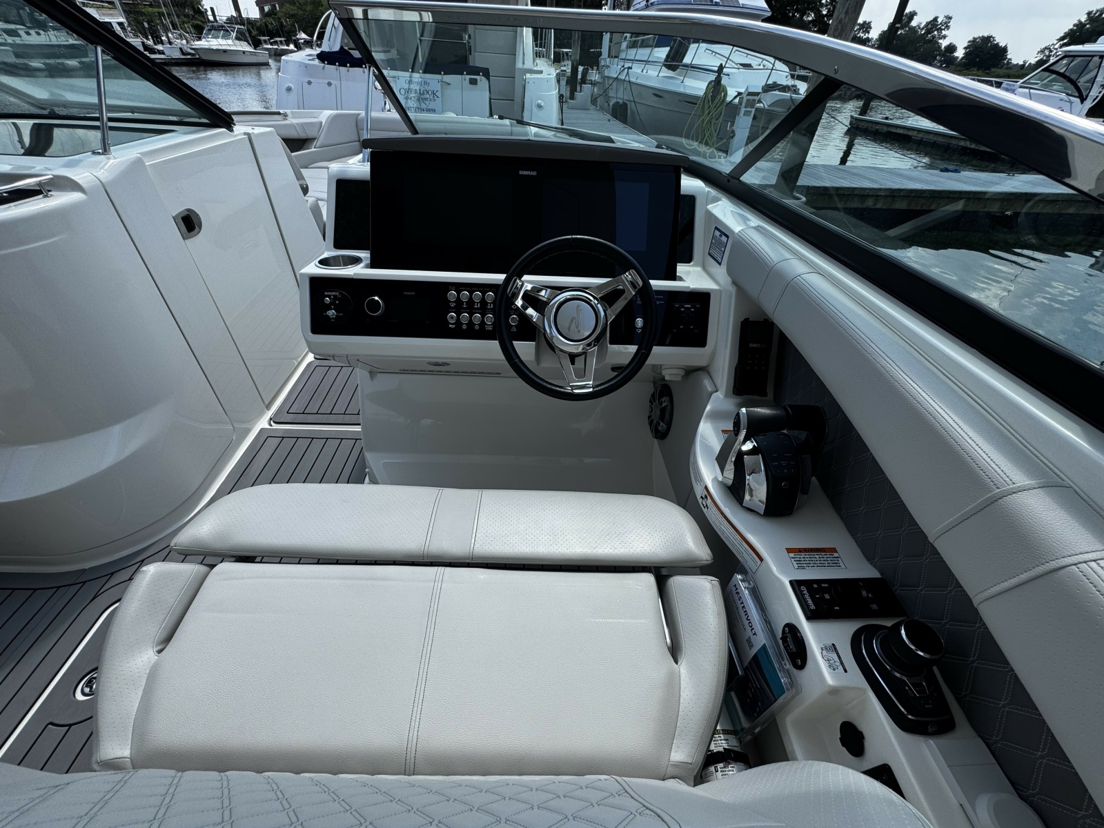 2021 Sea Ray 350 SLX