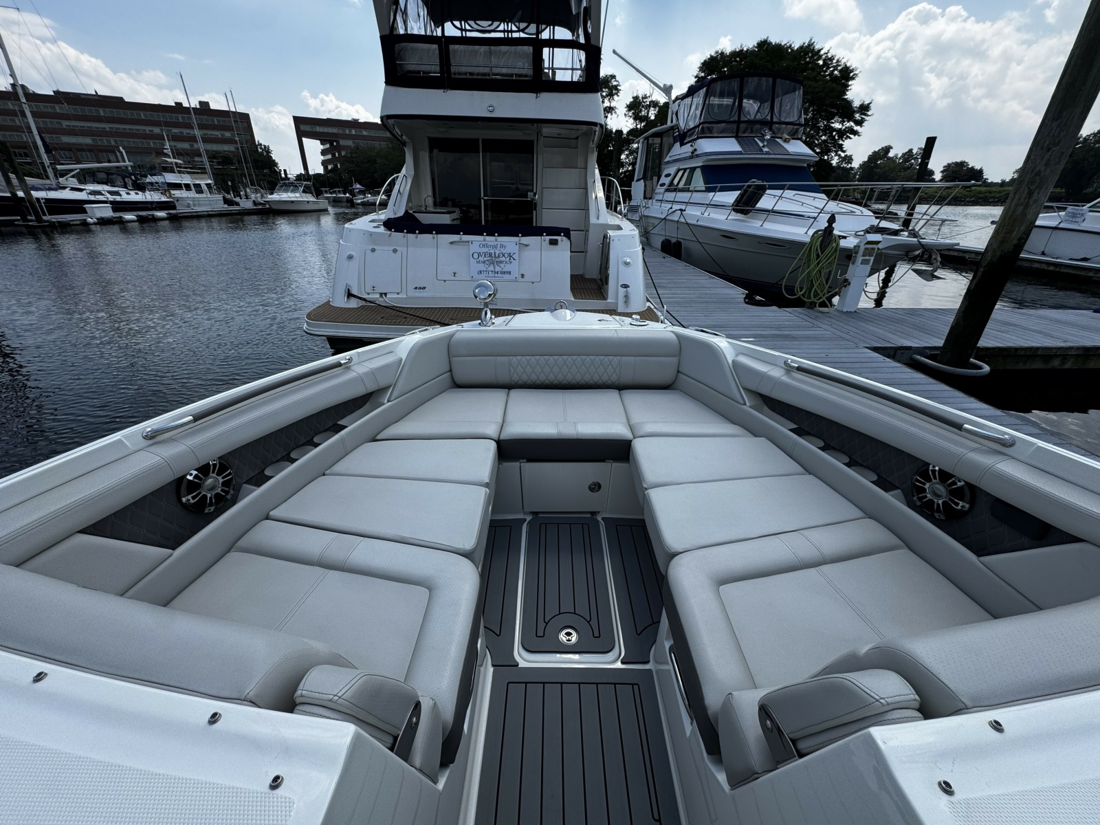2021 Sea Ray 350 SLX