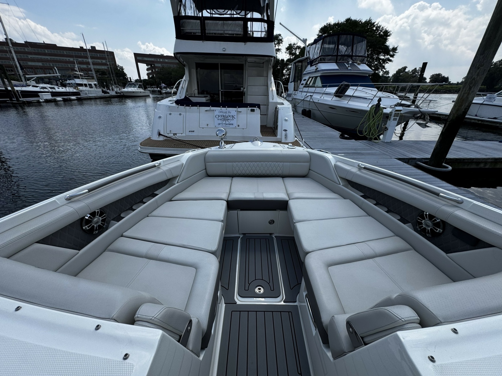 2021 Sea Ray 350 SLX