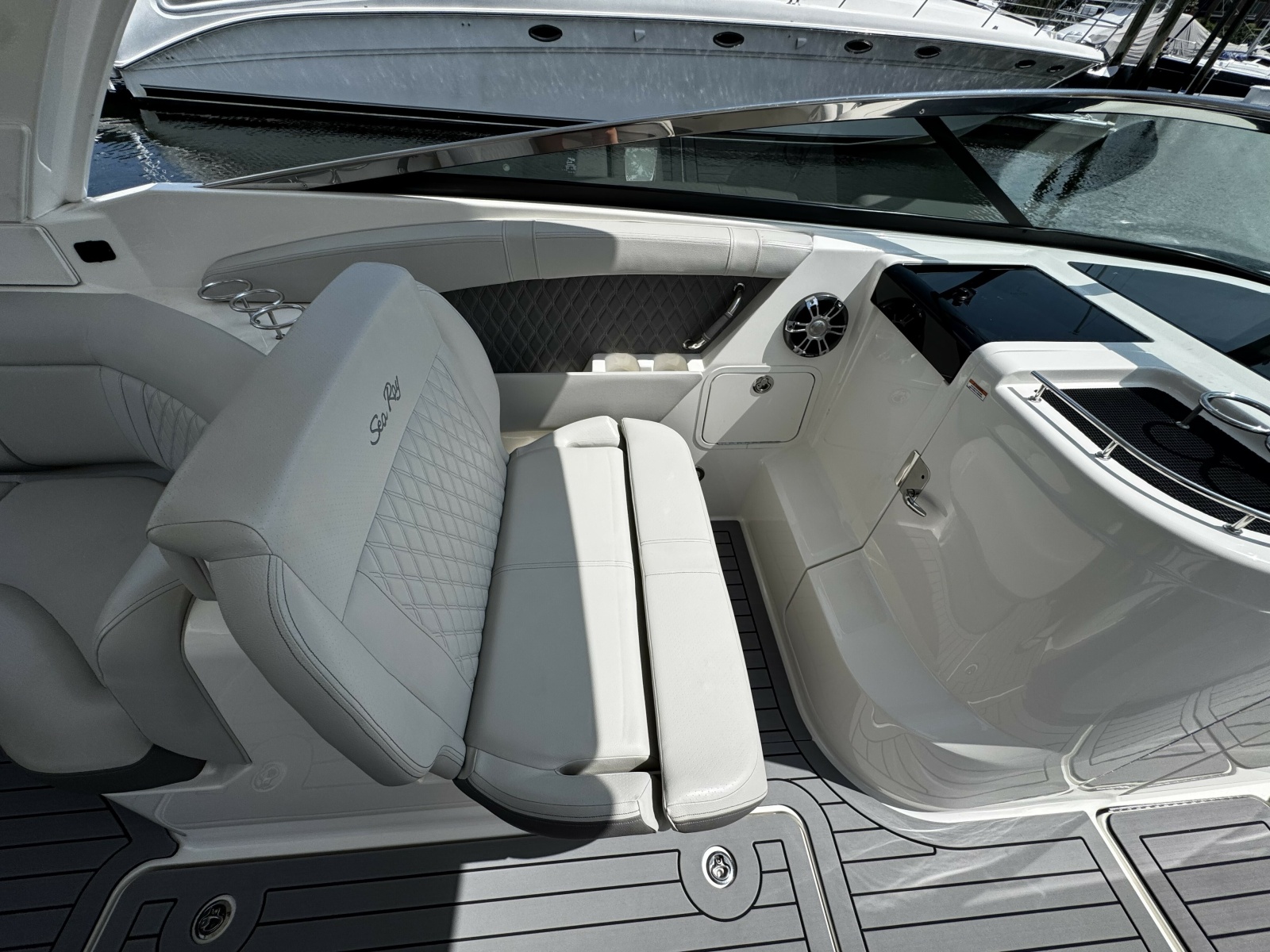 2021 Sea Ray 350 SLX