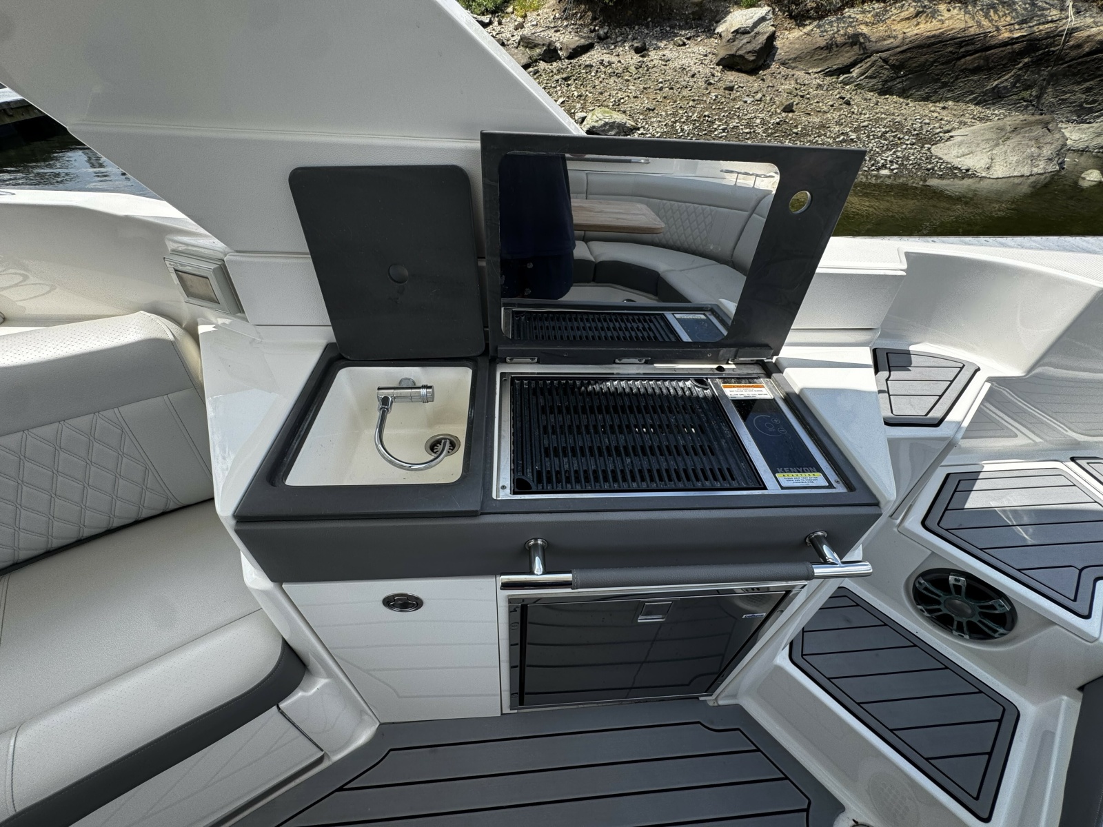 2021 Sea Ray 350 SLX