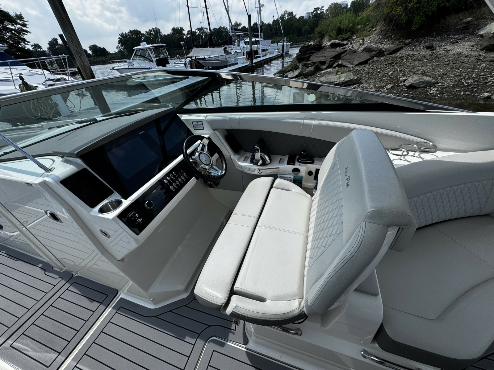 2021 Sea Ray 350 SLX
