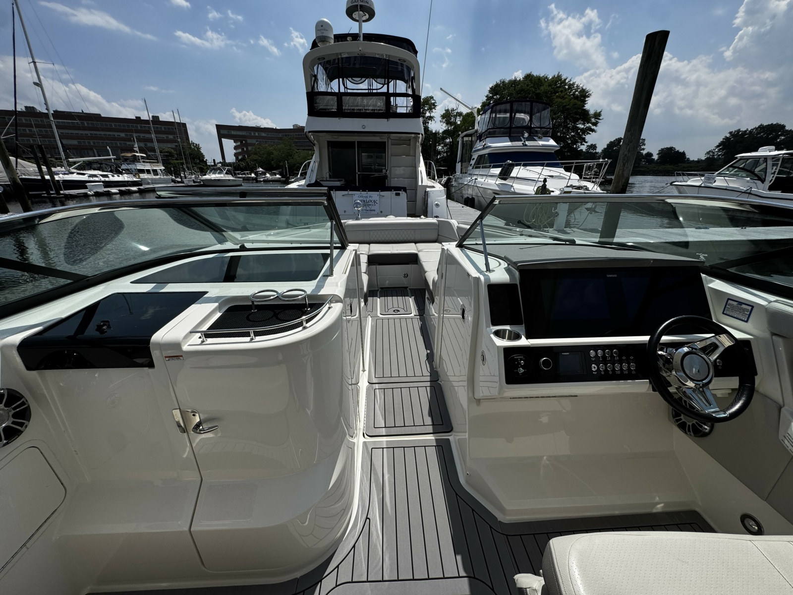 2021 Sea Ray 350 SLX