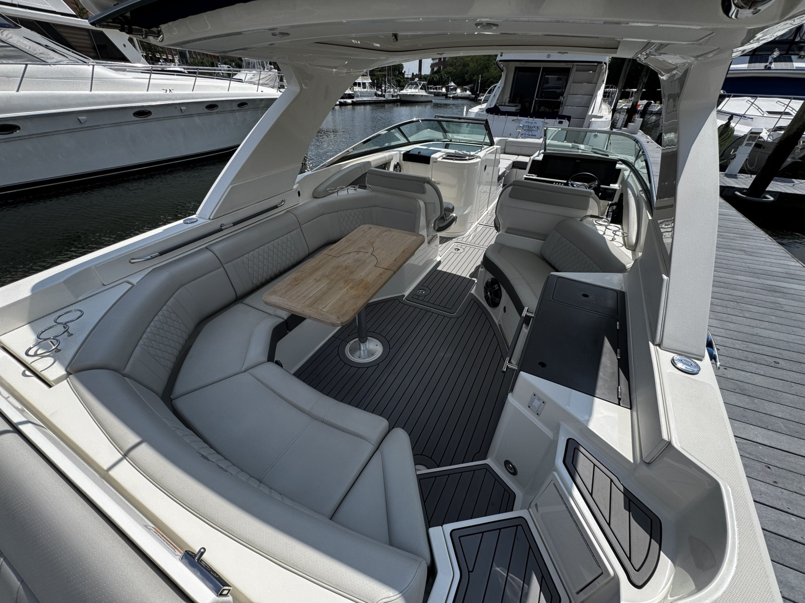 2021 Sea Ray 350 SLX
