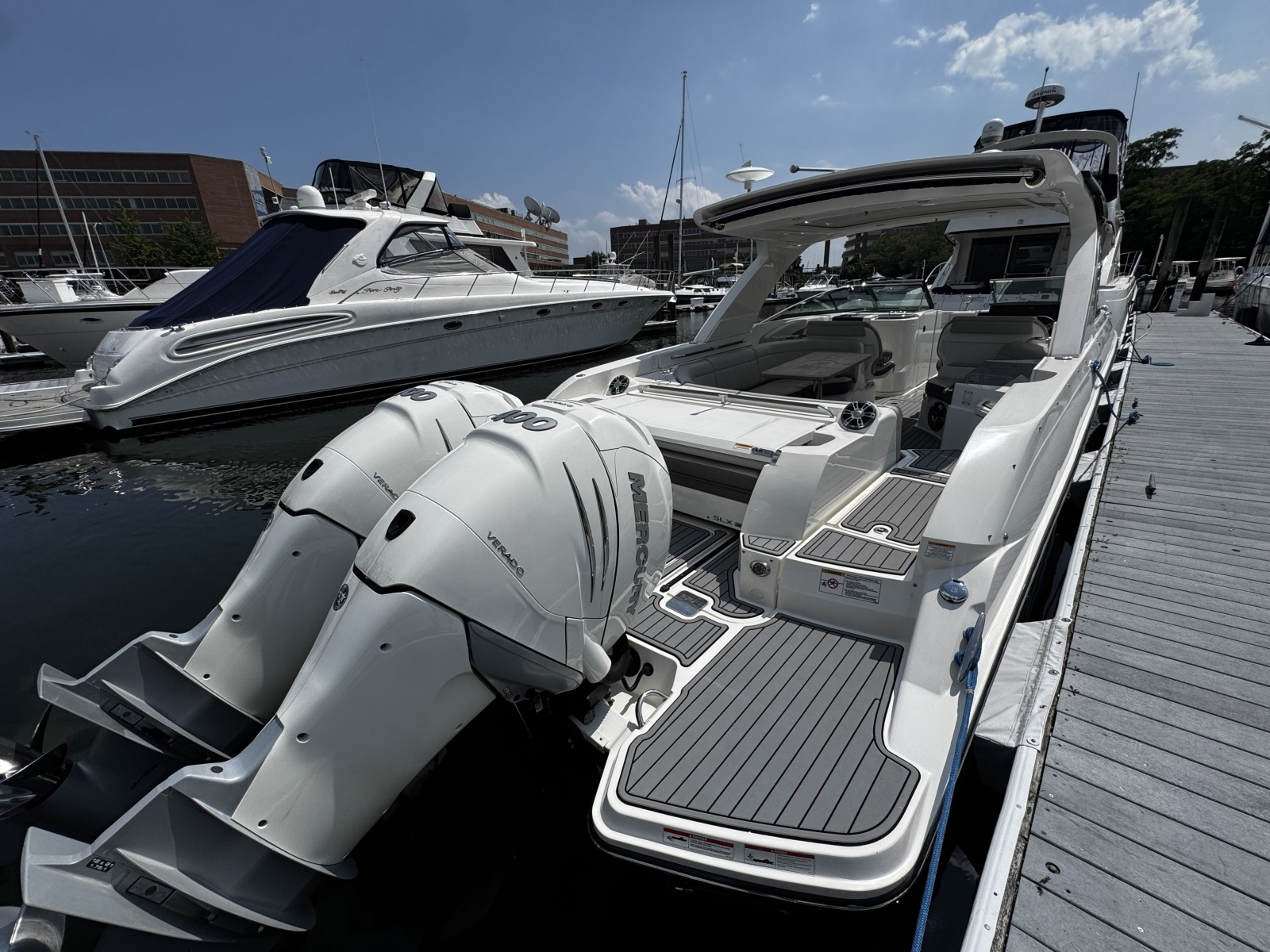 2021 Sea Ray 350 SLX