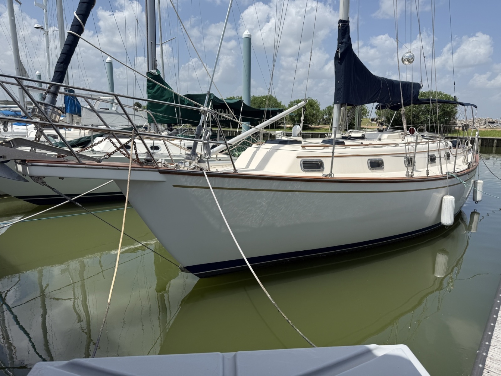 1990 Island Packet 35