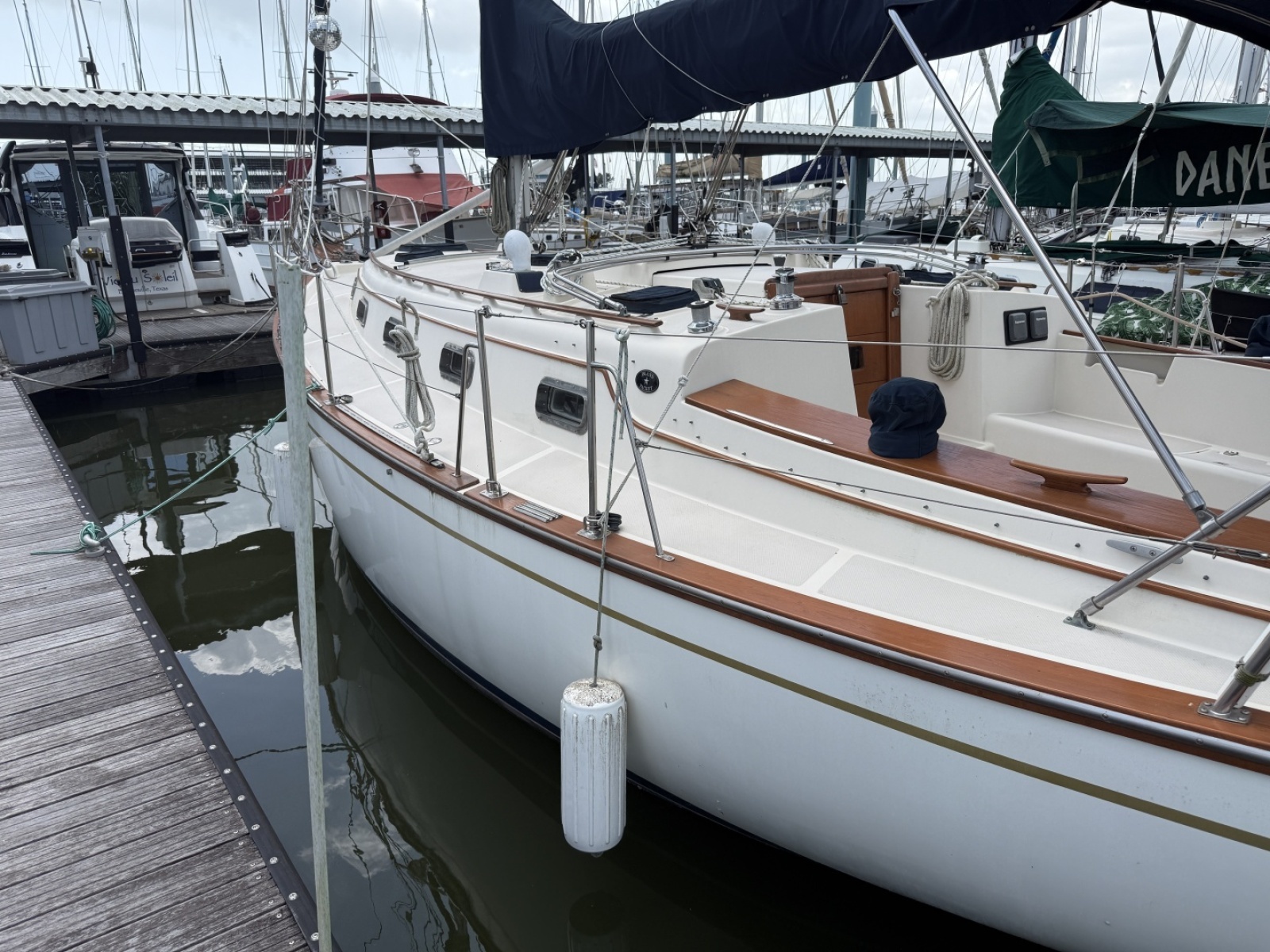 1990 Island Packet 35