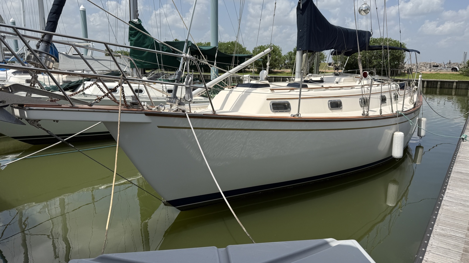 1990 Island Packet 35