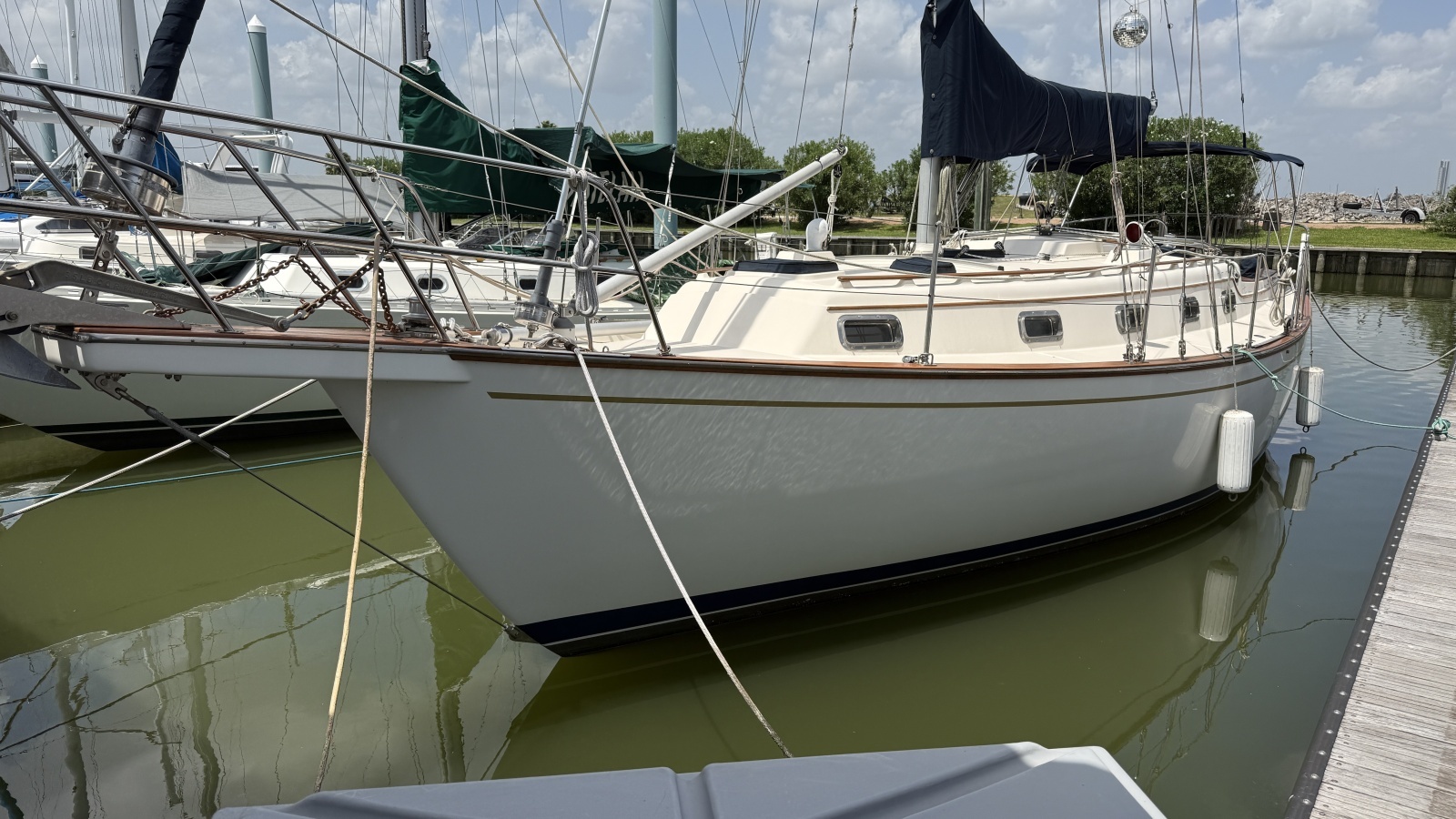 1990 Island Packet 35
