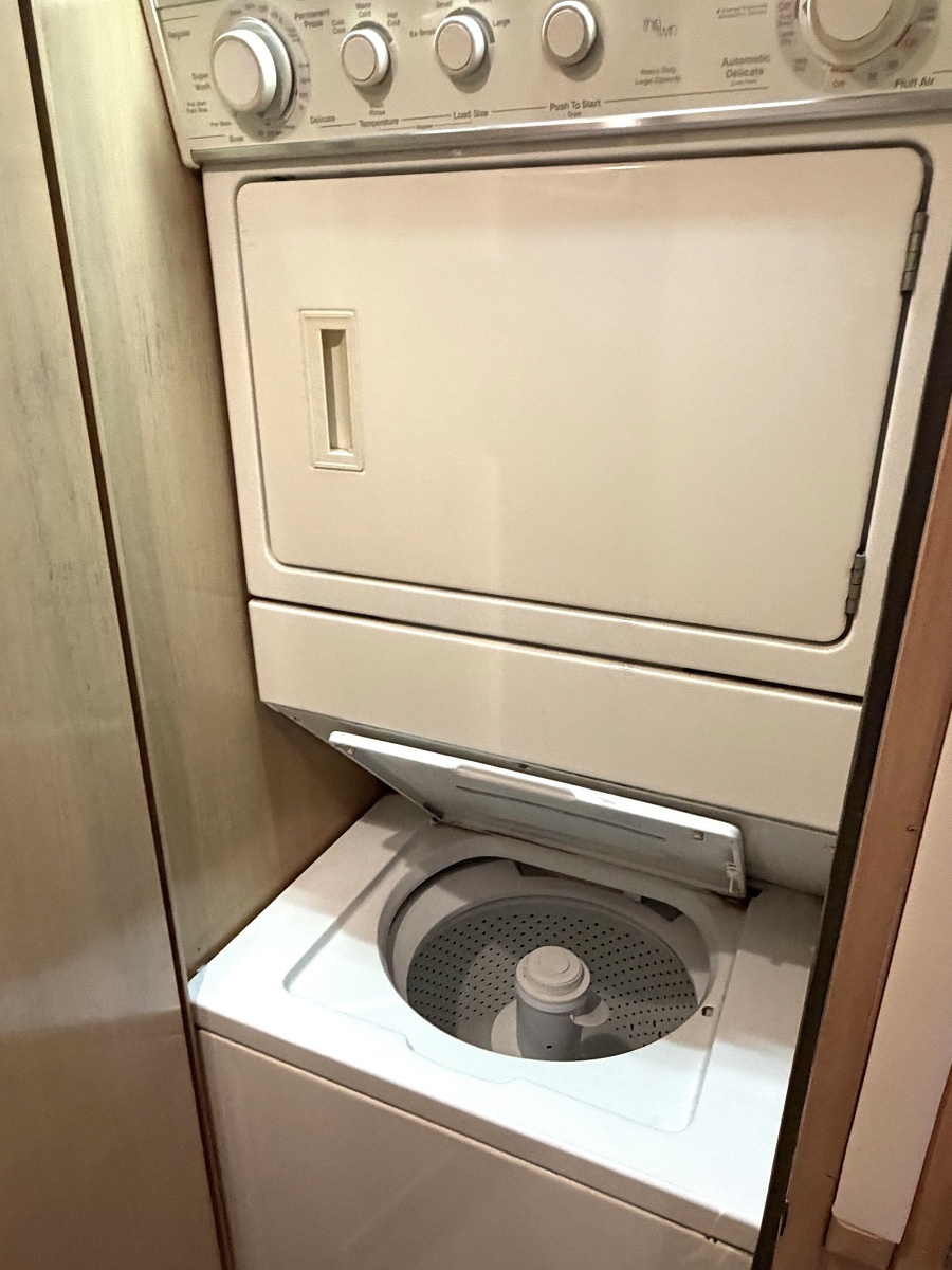 021 Lower Deck Washer Dryer