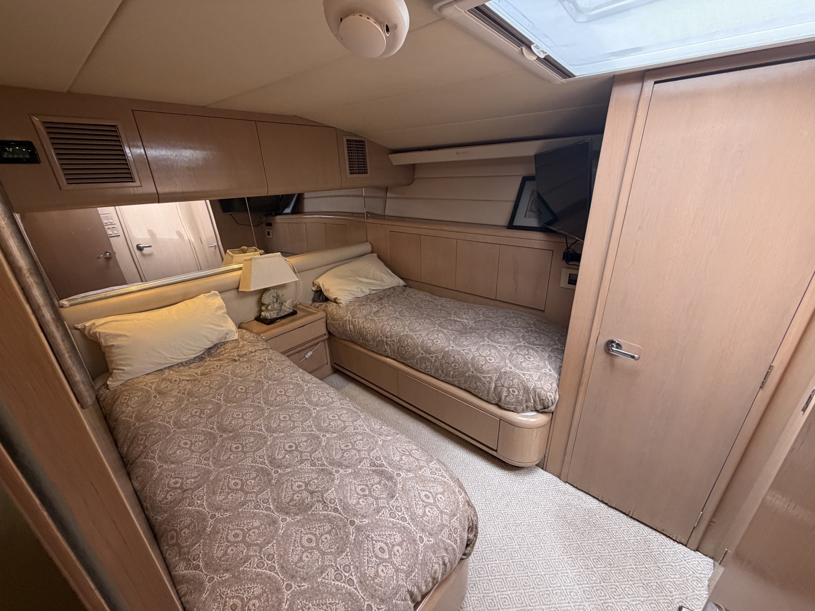 017 Lower Deck Port Guest Stateroom