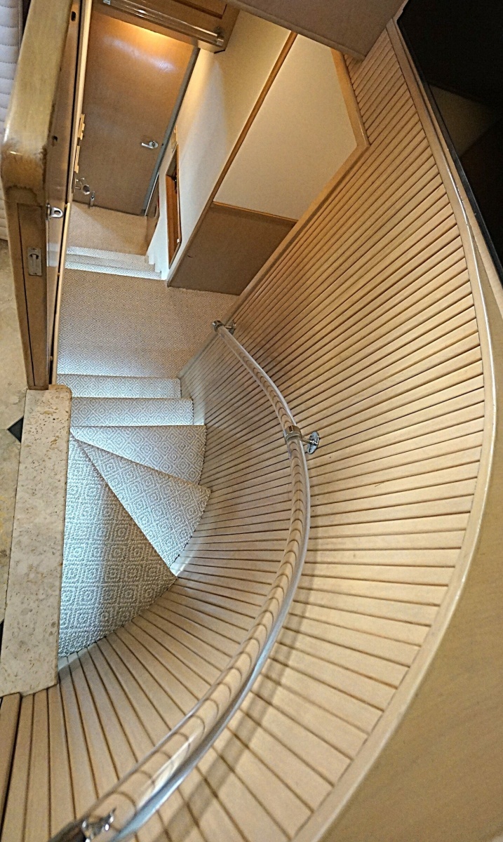 010 Stairs From Main Deck To Master And Guests Staterooms