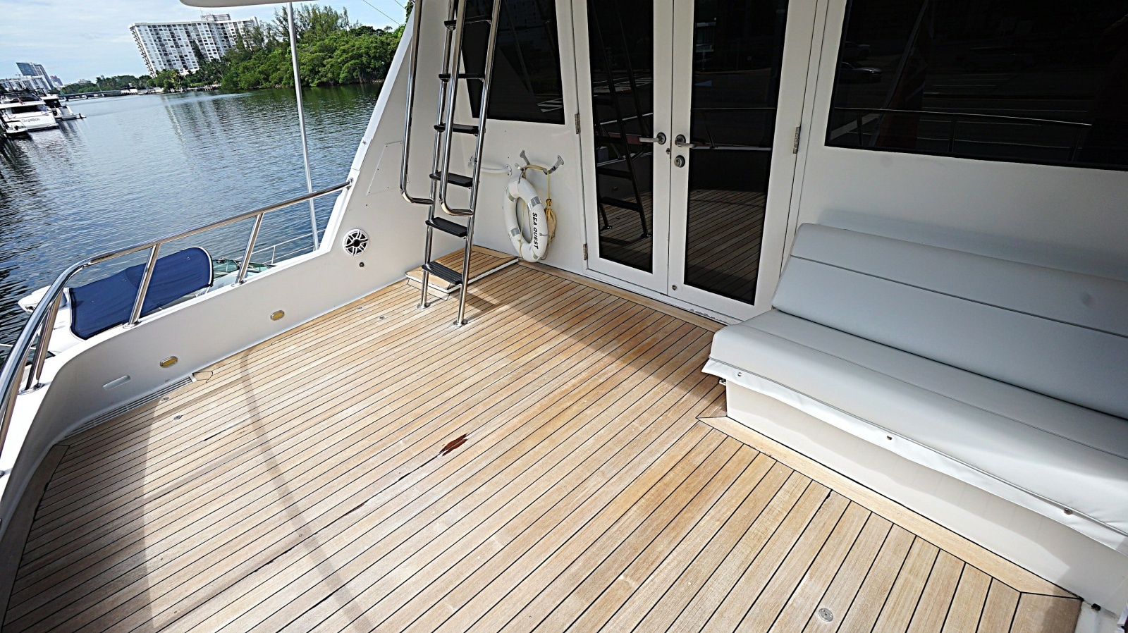 029 Bridge Deck   Skylounge Aft Deck