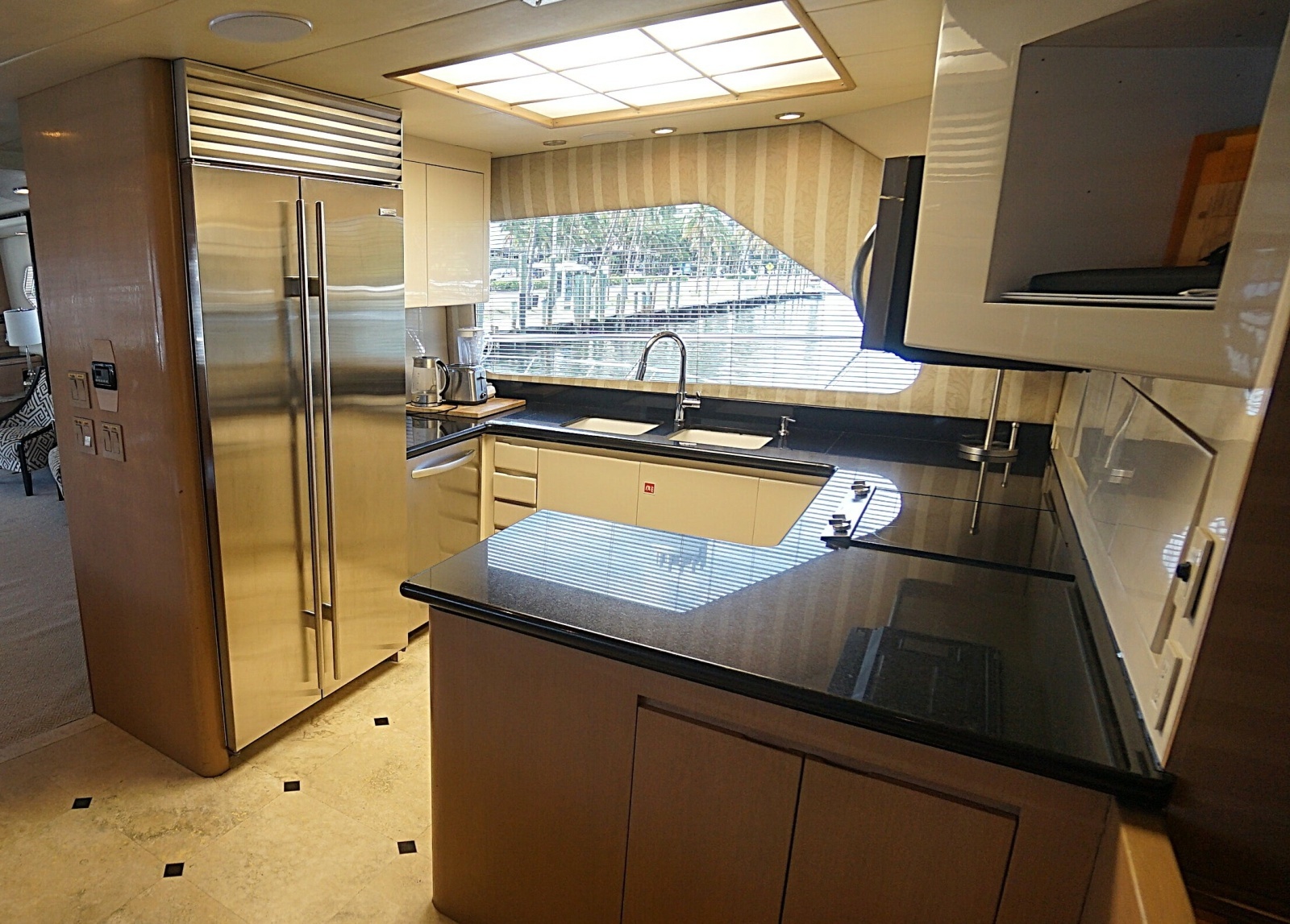 007 Main Decl Galley 3