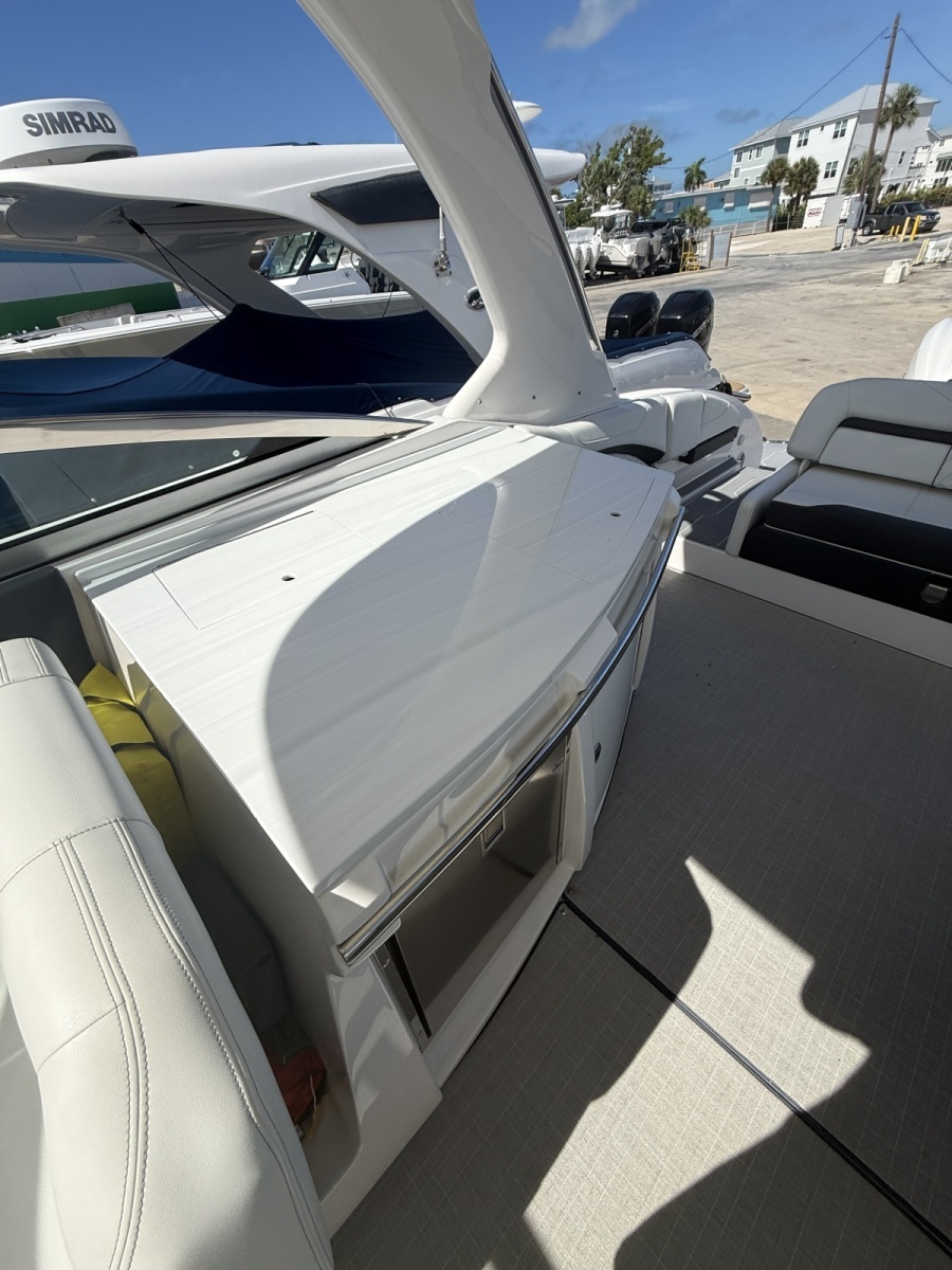 2022 Regal 33OBX