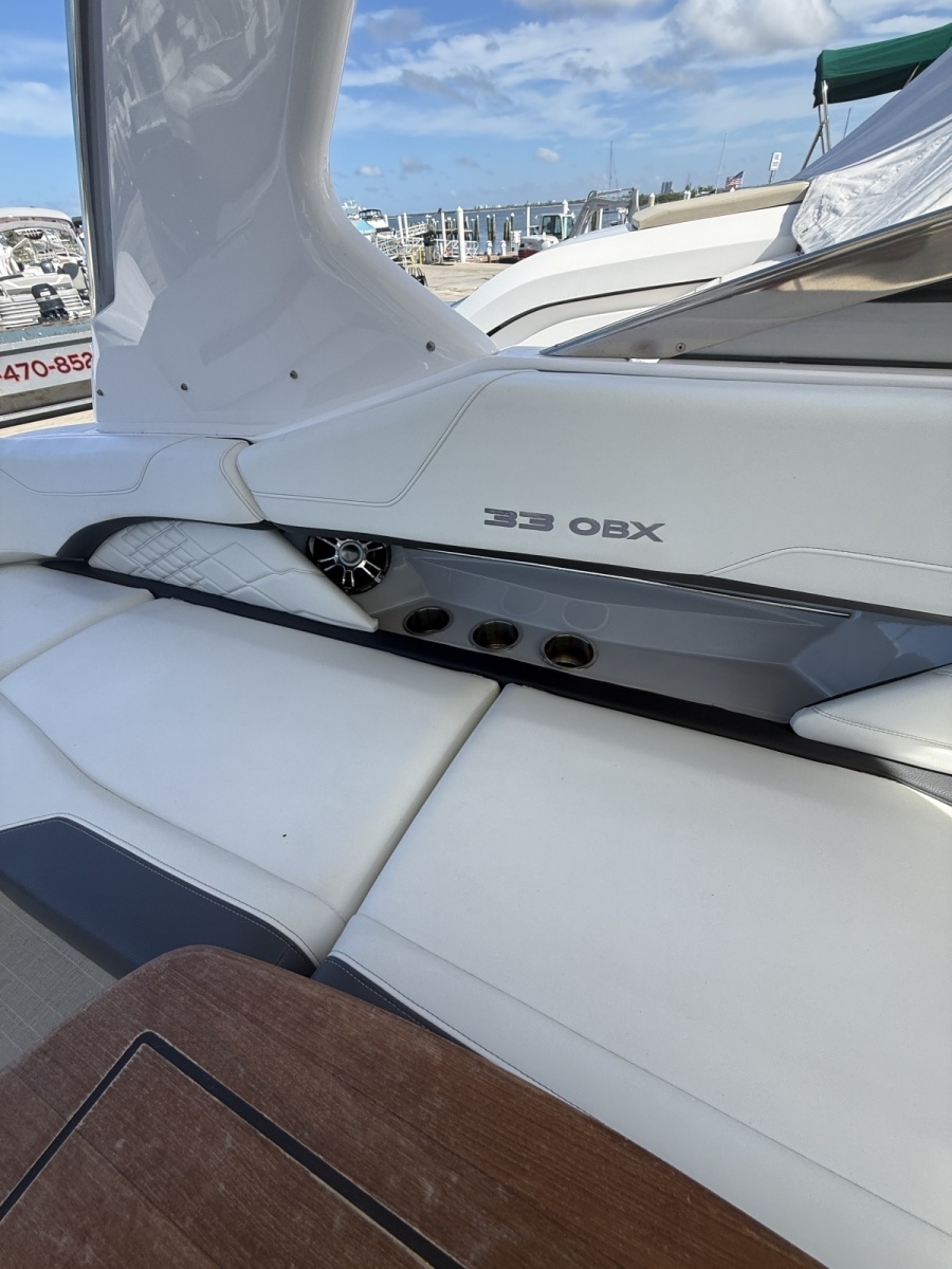 2022 Regal 33OBX