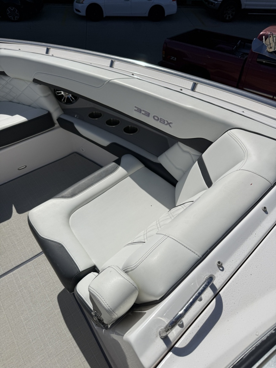 2022 Regal 33OBX