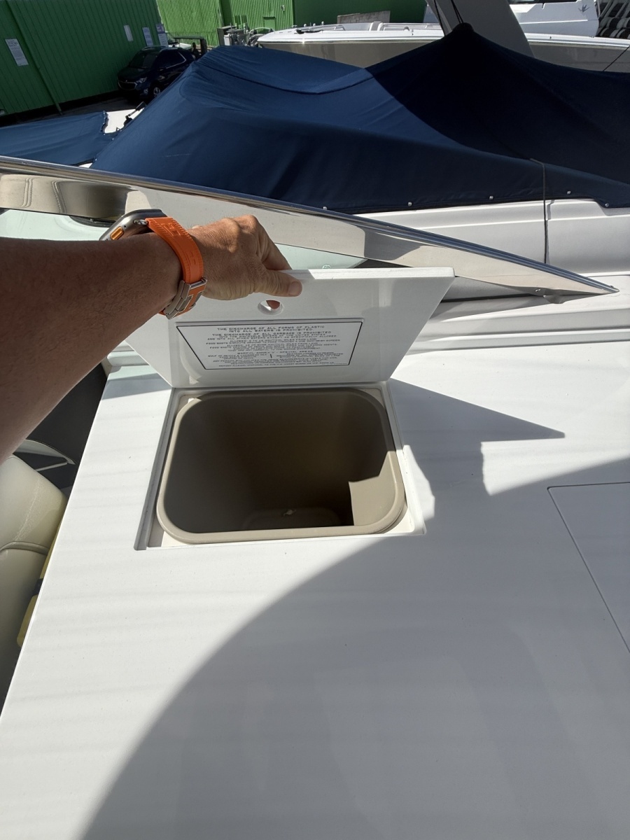 2022 Regal 33OBX