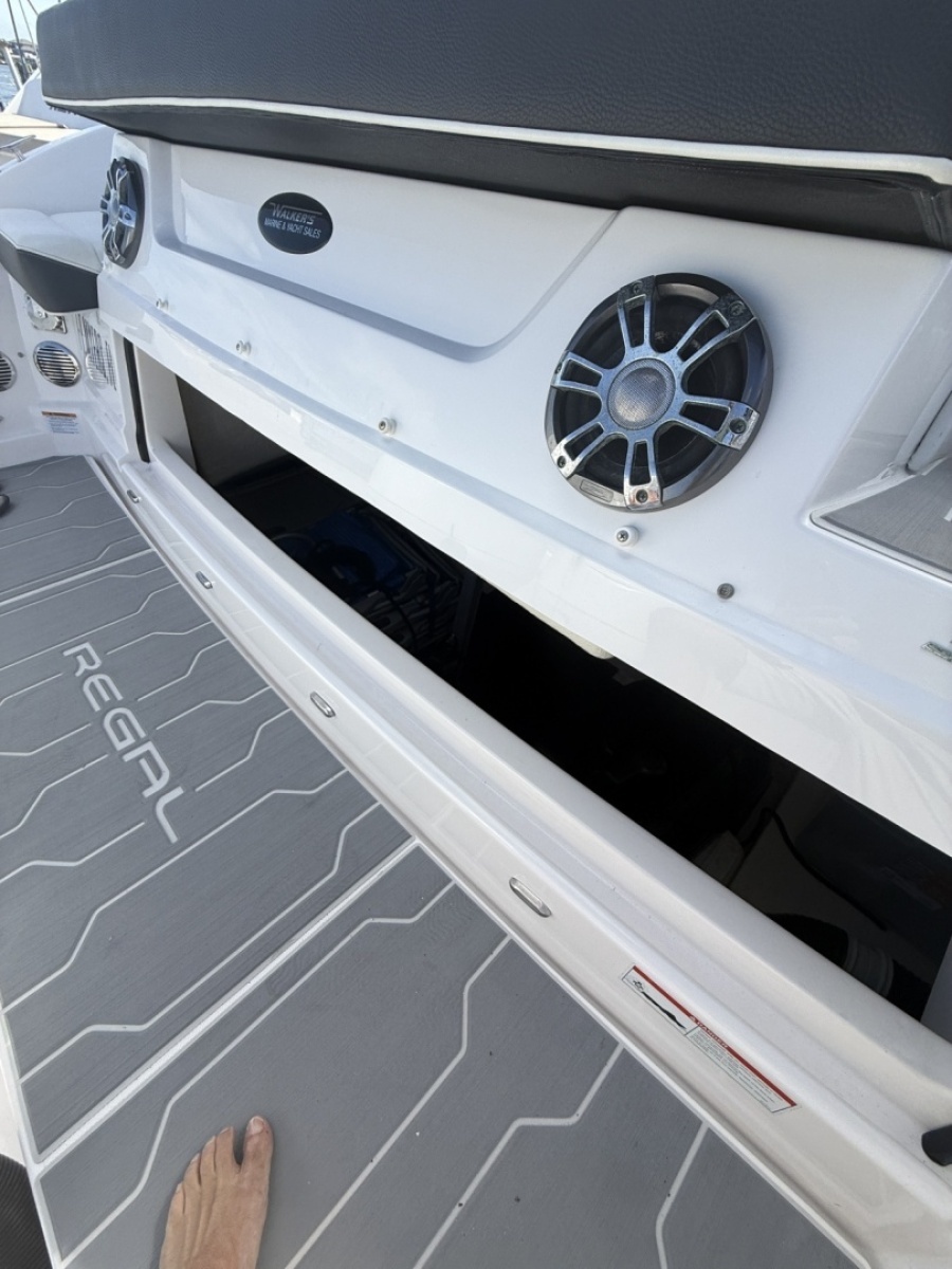 2022 Regal 33OBX