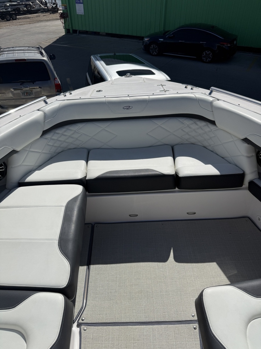 2022 Regal 33OBX