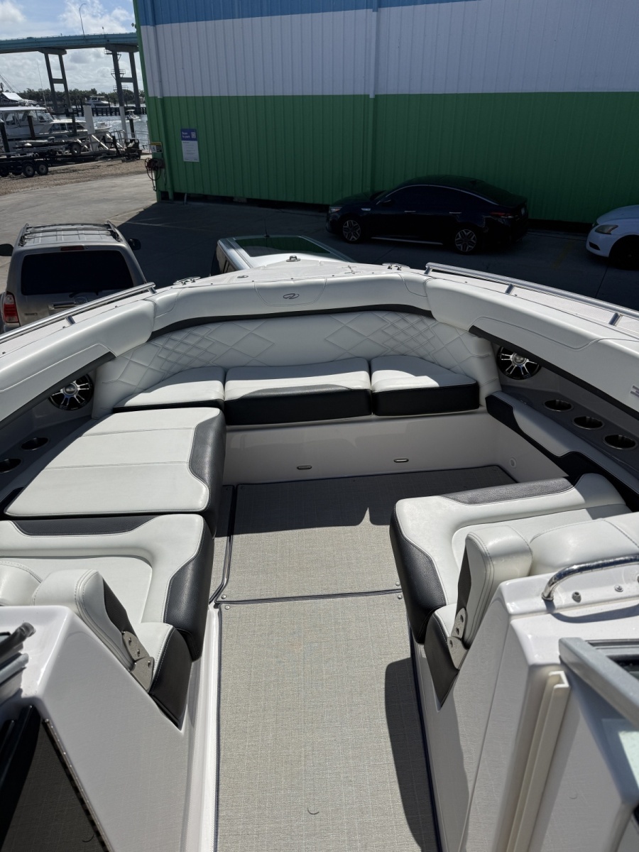 2022 Regal 33OBX