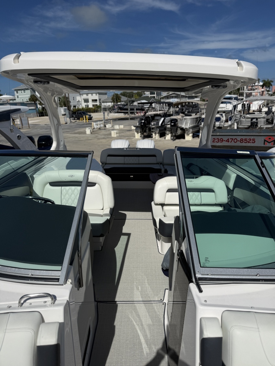 2022 Regal 33OBX