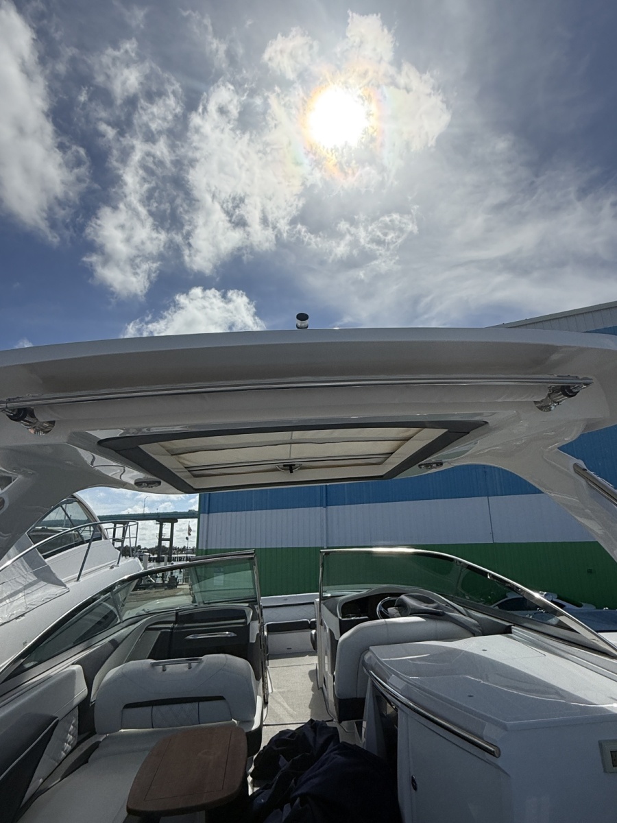 2022 Regal 33OBX