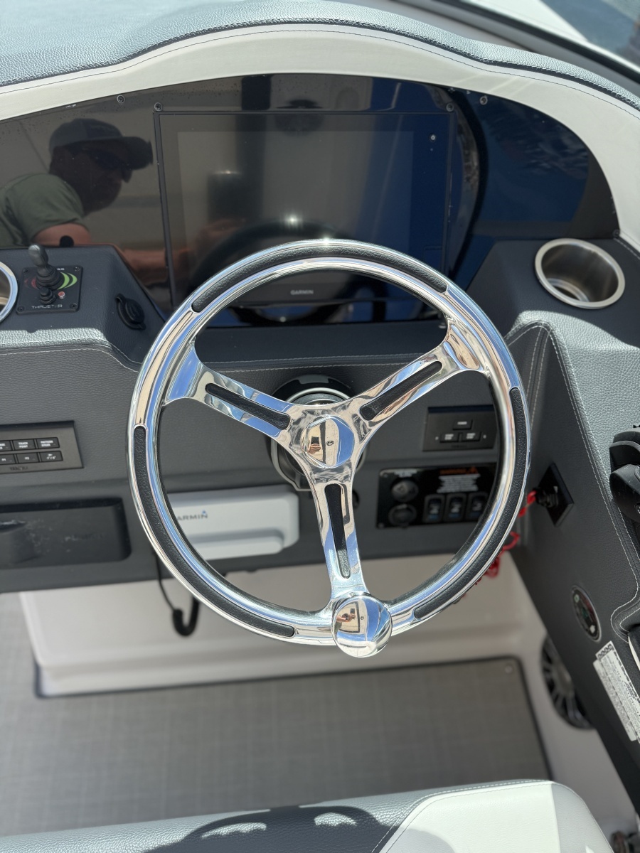 2022 Regal 33OBX