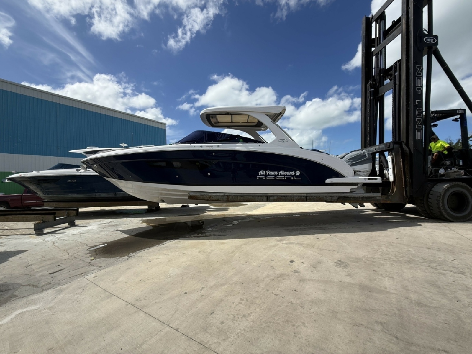 2022 Regal 33OBX
