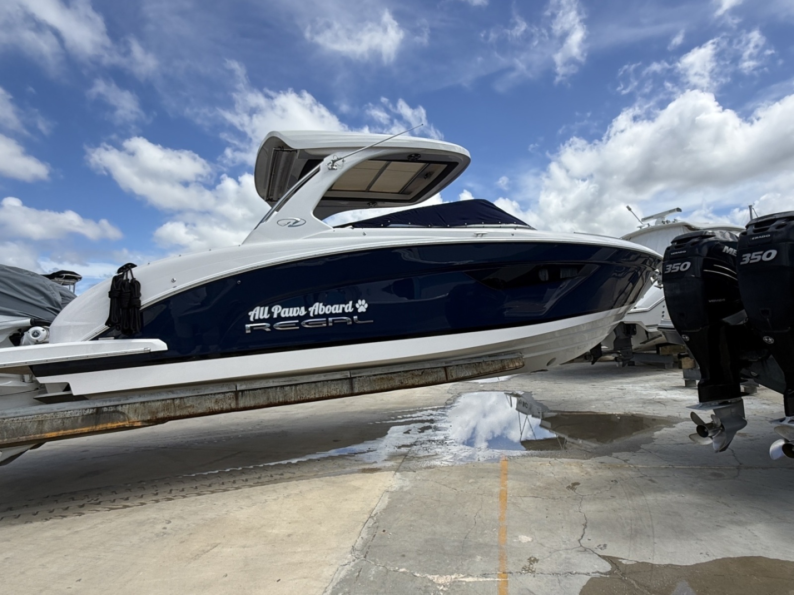 2022 Regal 33OBX