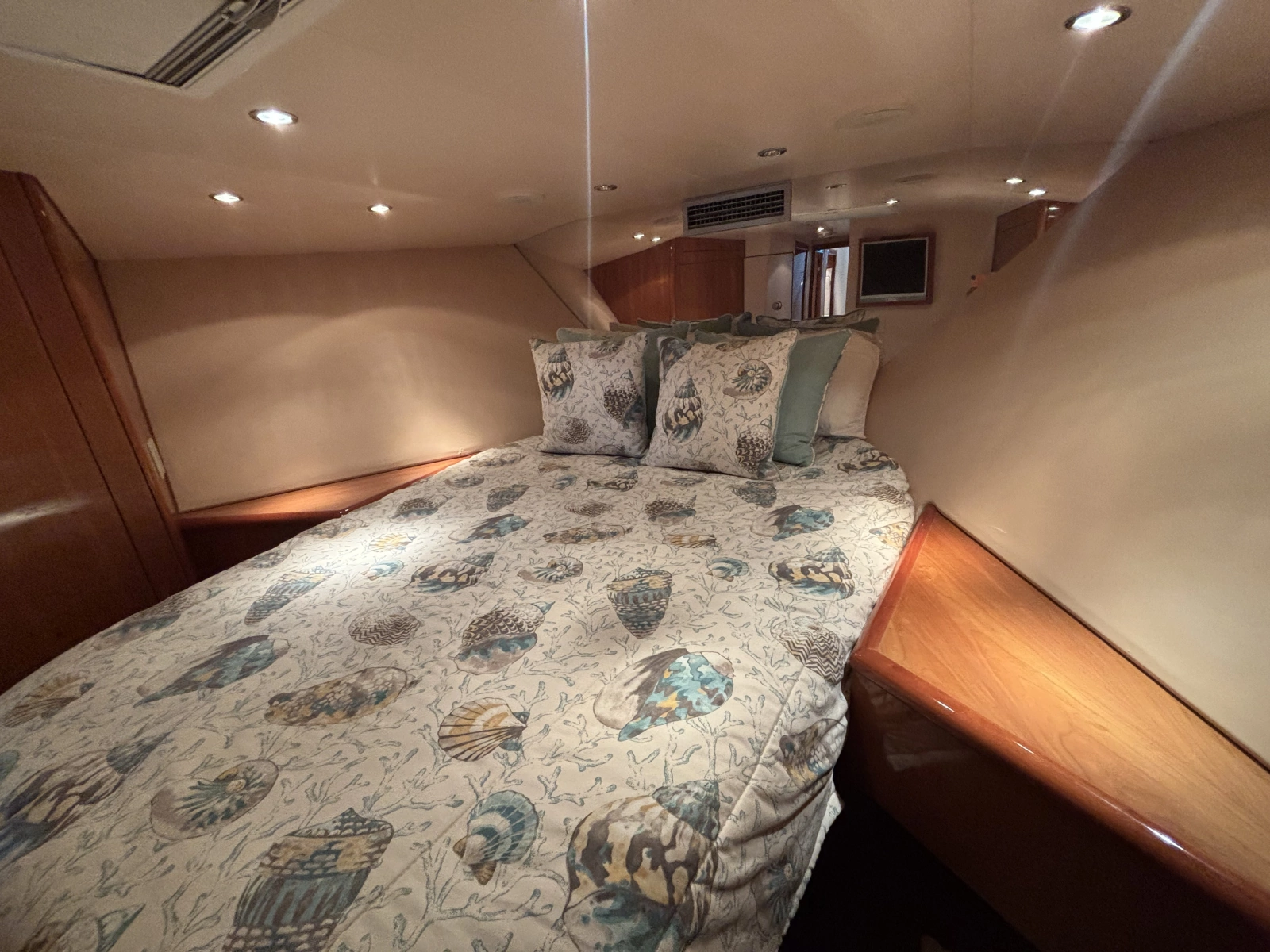 2005 Hatteras Convertible