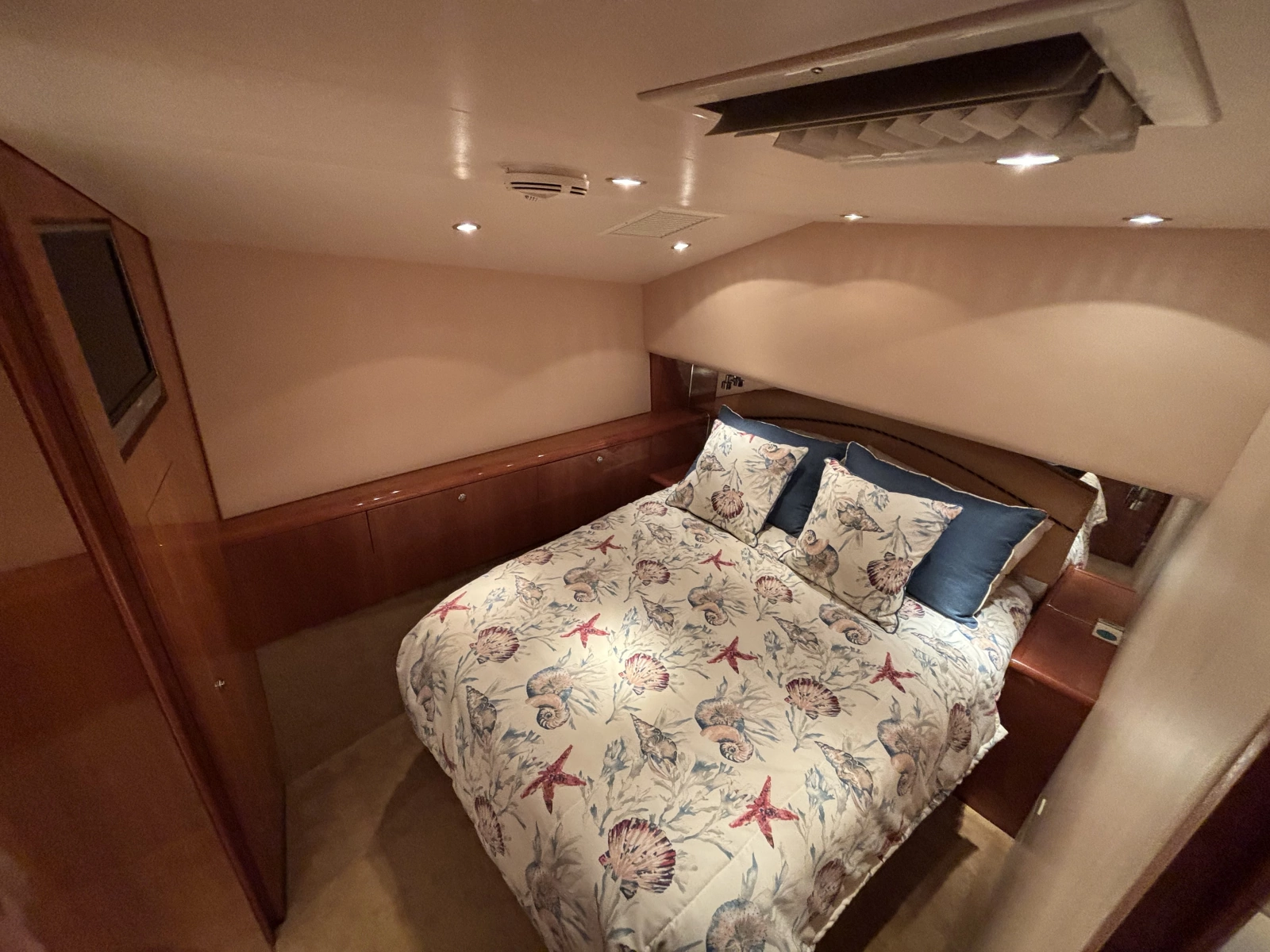2005 Hatteras Convertible