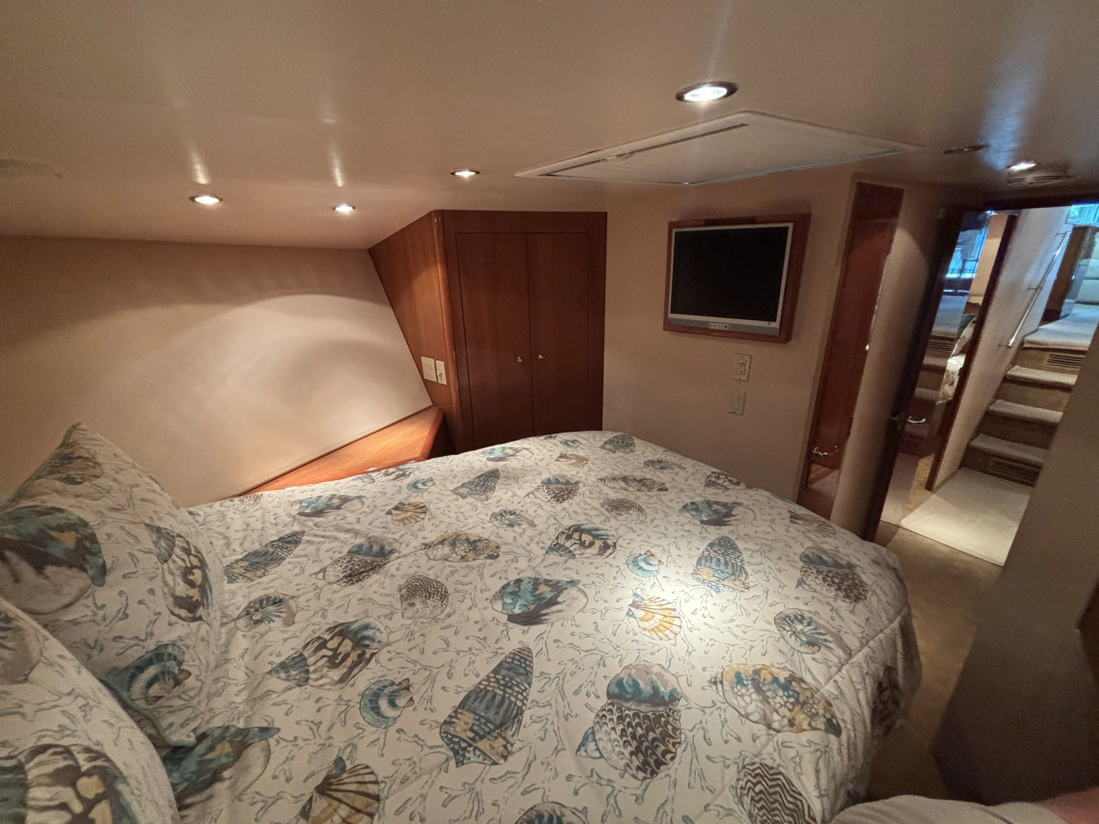 2005 Hatteras Convertible