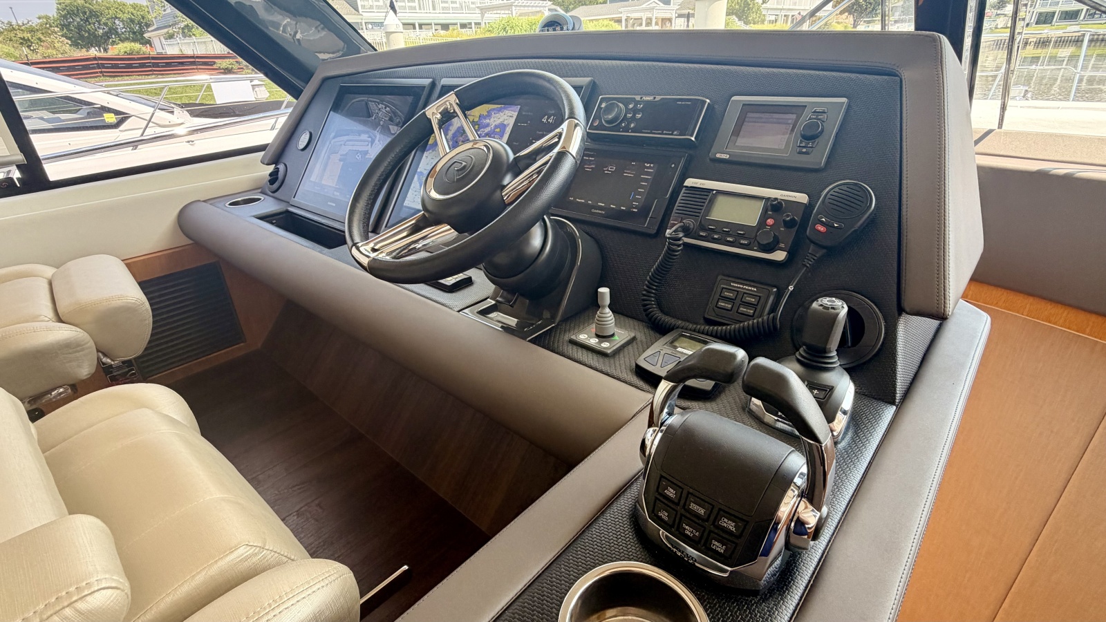 2017 Riviera 525 SUV