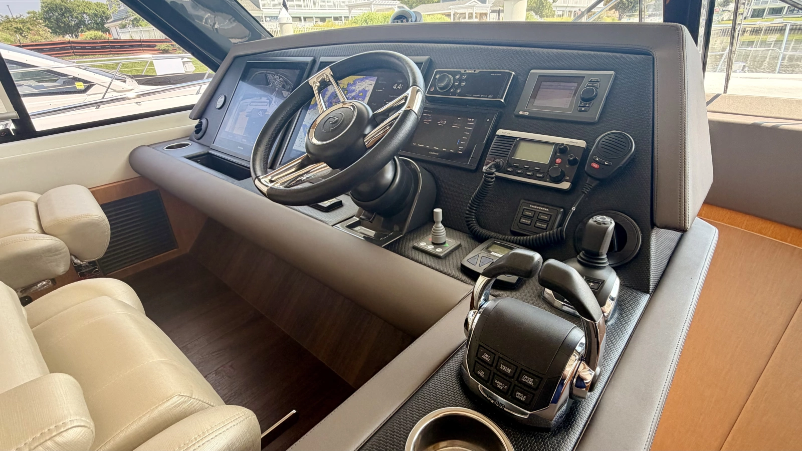 2017 Riviera 525 SUV