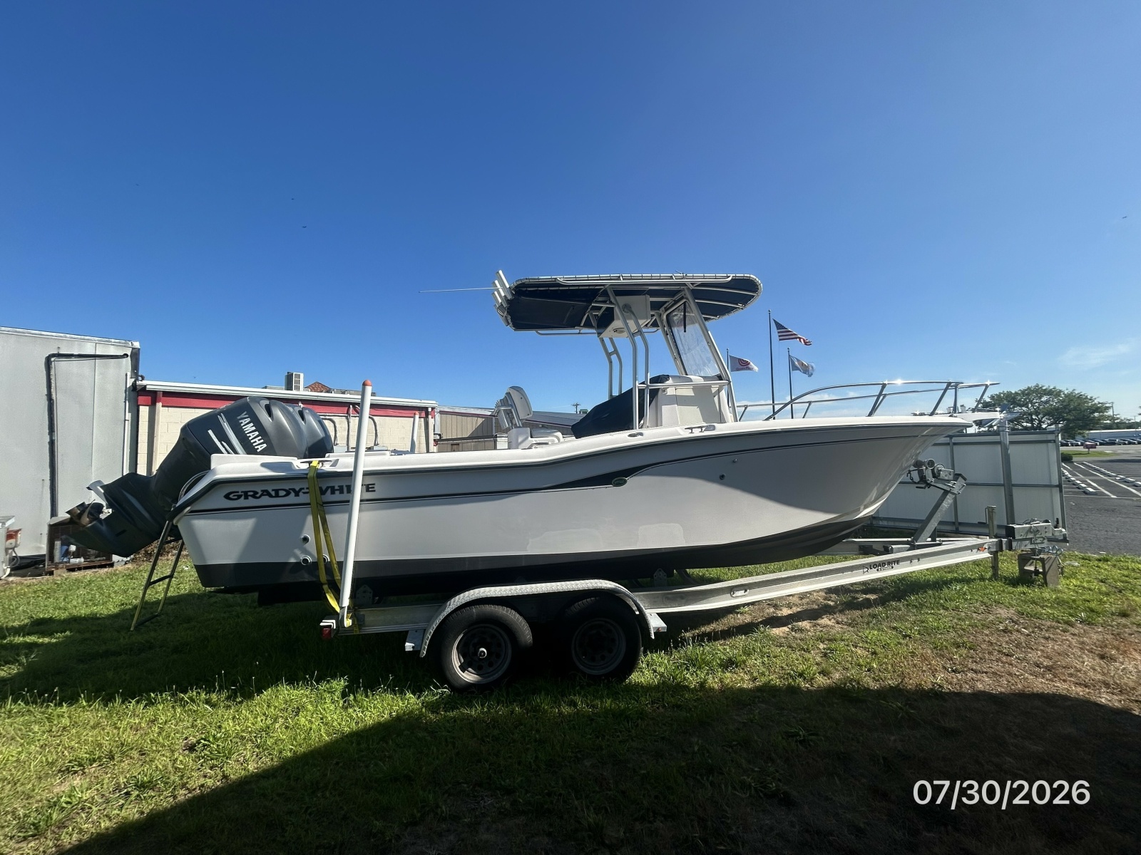 22' Grady-White starboard profile