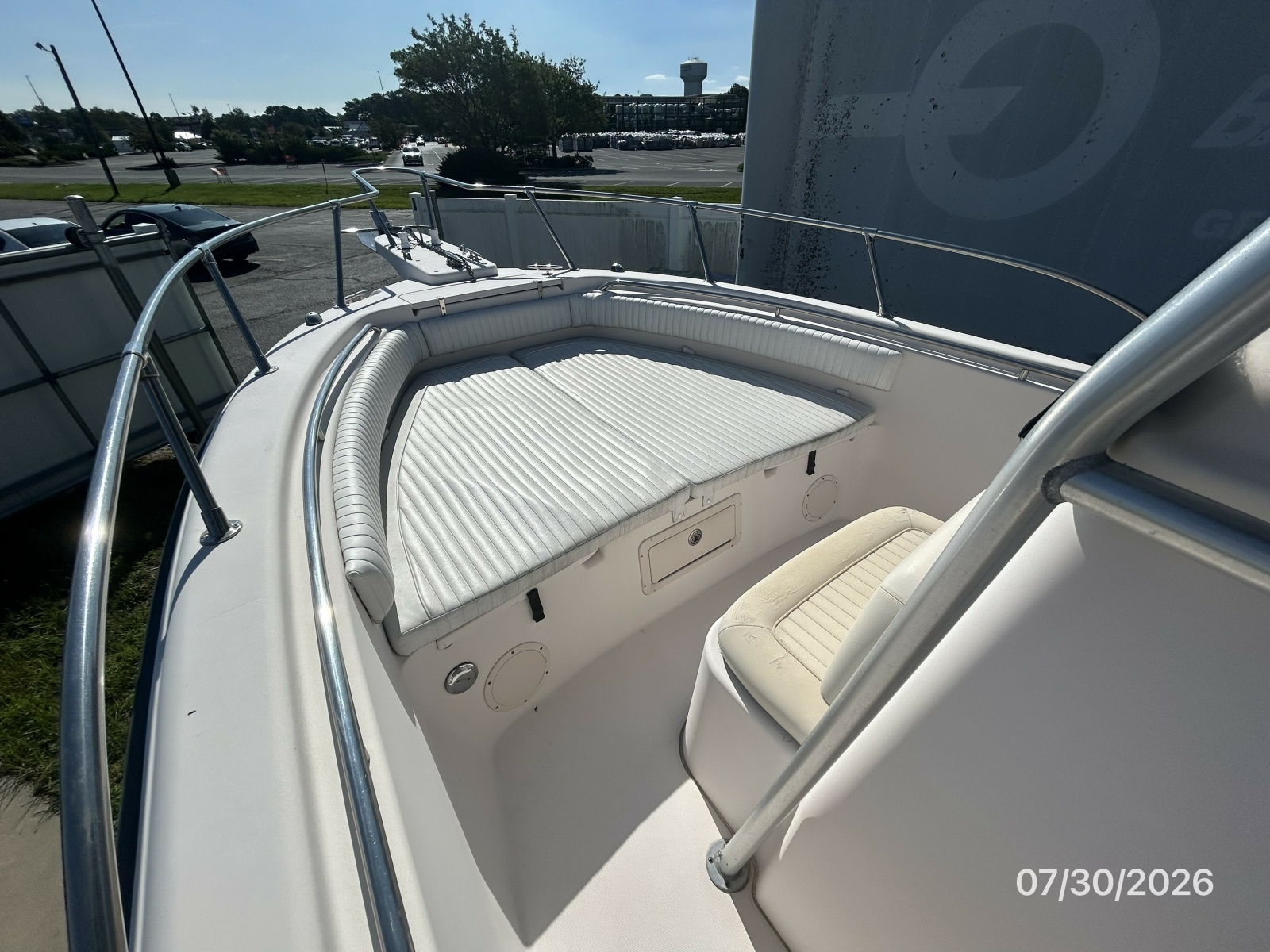 22' Grady-White foredeck2