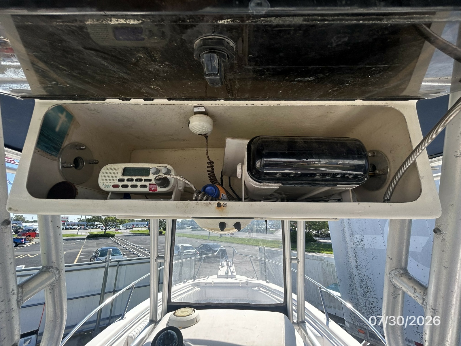 22' Grady-White helm electronics