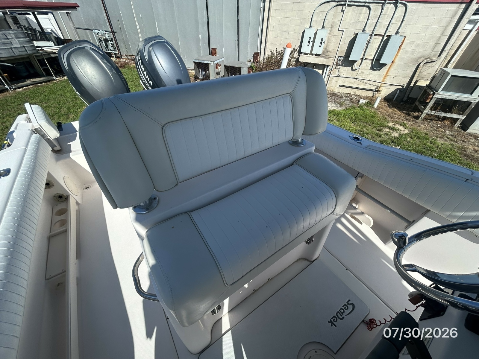22' Grady-White helm benchseat2