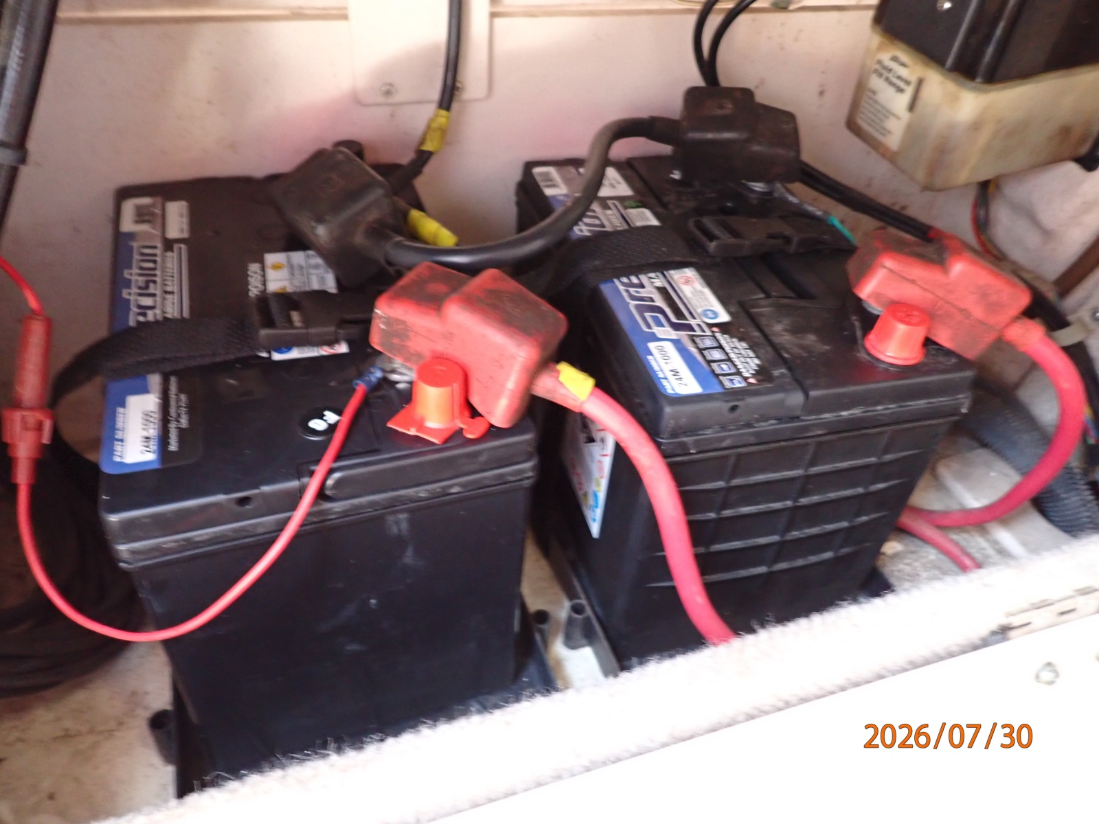 22' Grady-White batteries