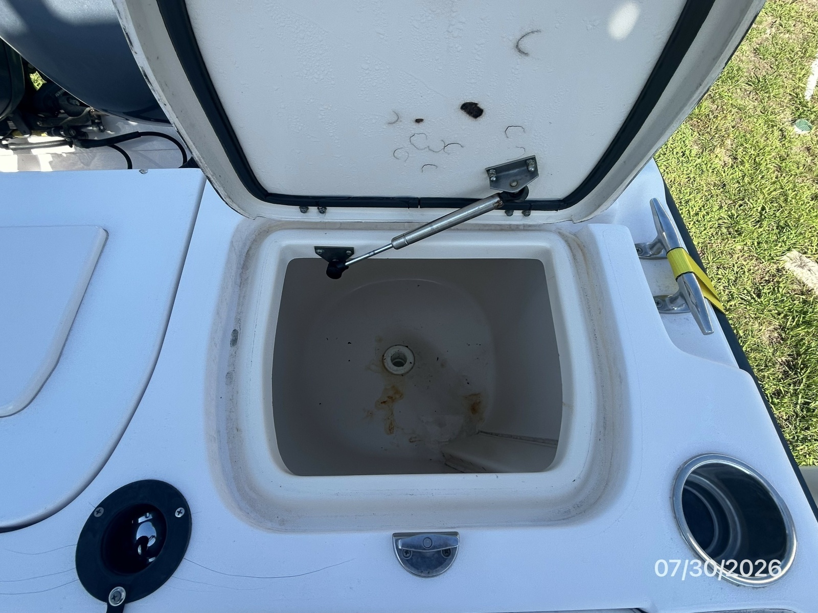 22' Grady-White transom livewell