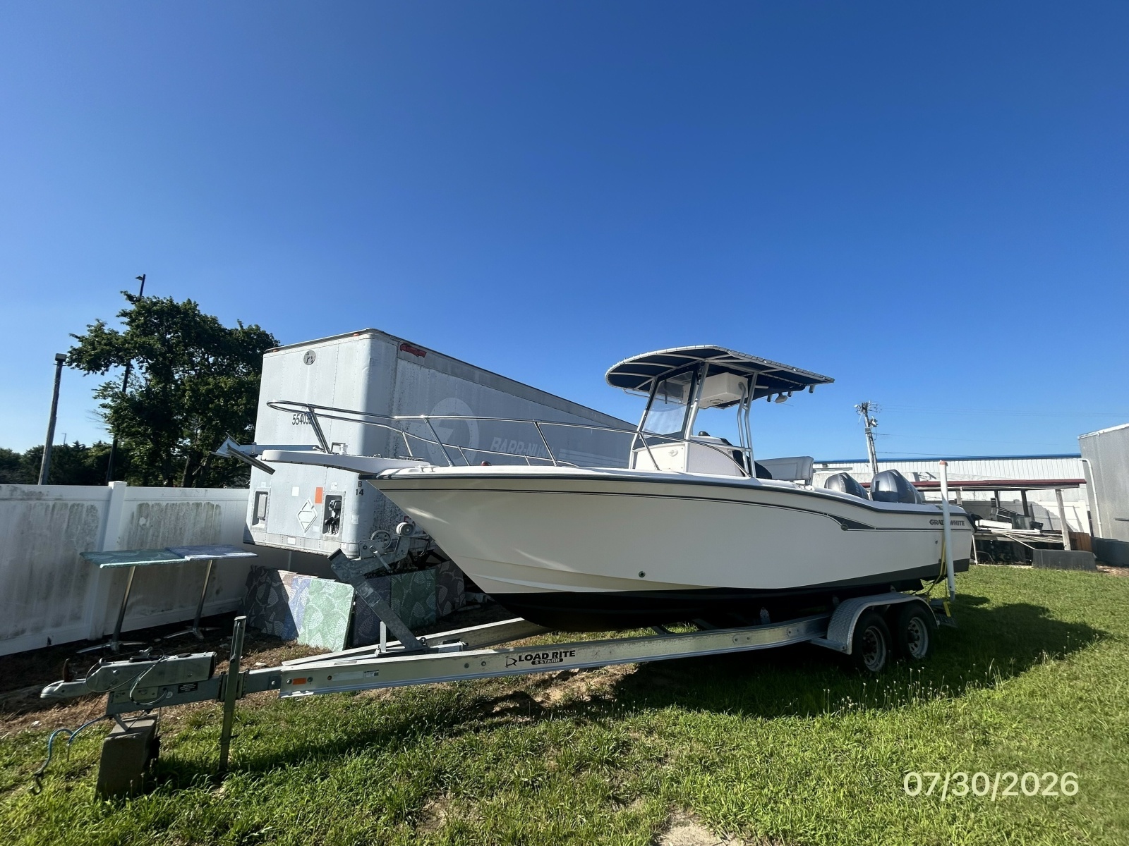 22' Grady-White port forward profile