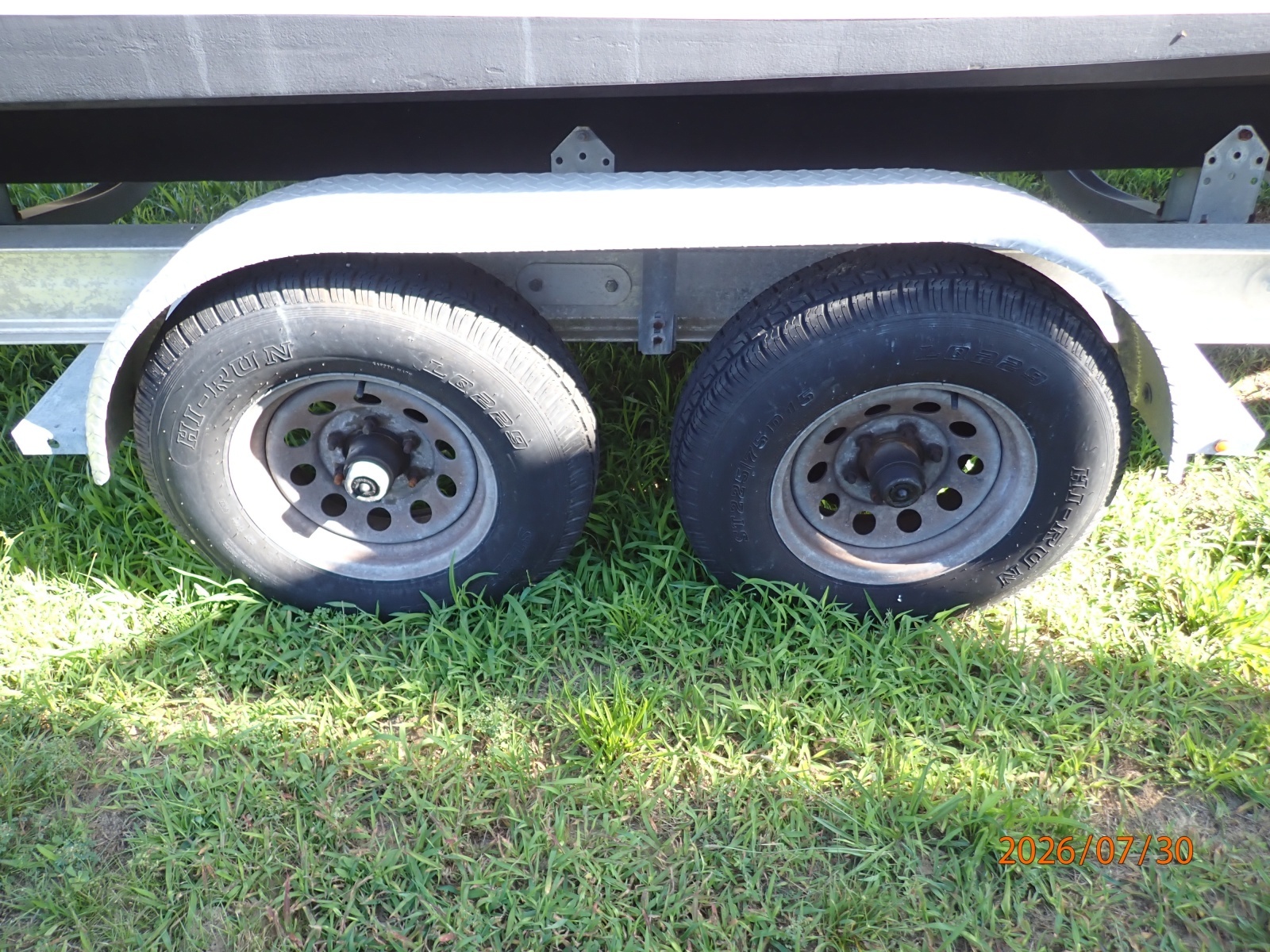 22' Grady-White trailer starboard wheels