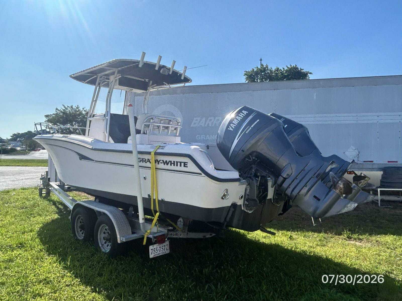 22' Grady-White port aft profile